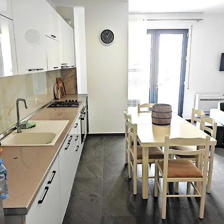 Apartment Seafront In